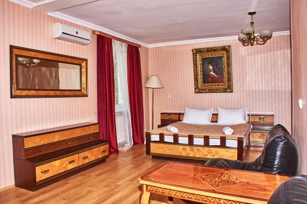 Hotel Georgia กอริ ภายนอก รูปภาพ